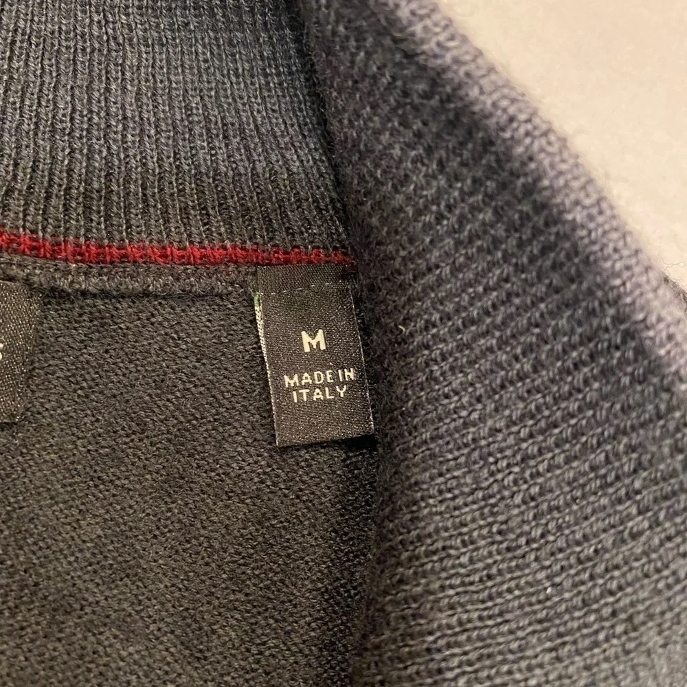 Neiman Marcus Men’s Merino Wool Blend Charcoal Gray Sweater, size Medium